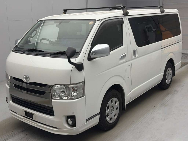 TOYOTA HIACE — фото
