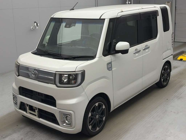 TOYOTA PIXIS — фото