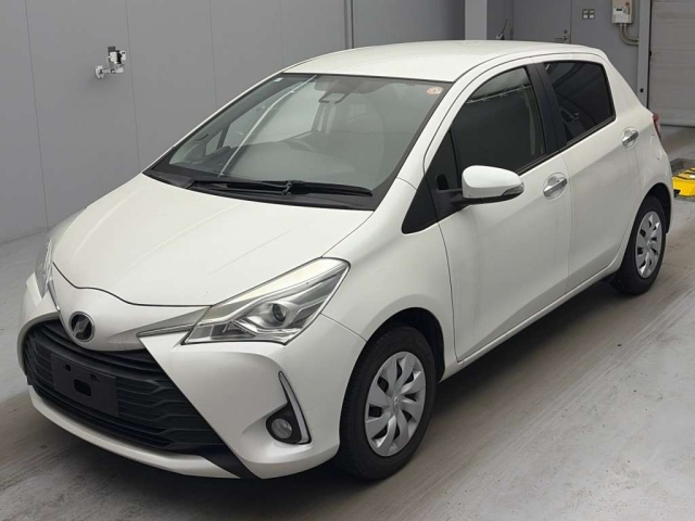 TOYOTA VITZ — фото