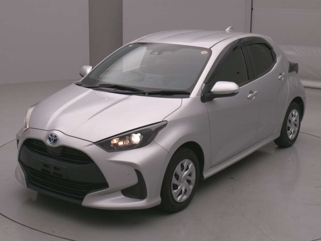 TOYOTA YARIS — фото