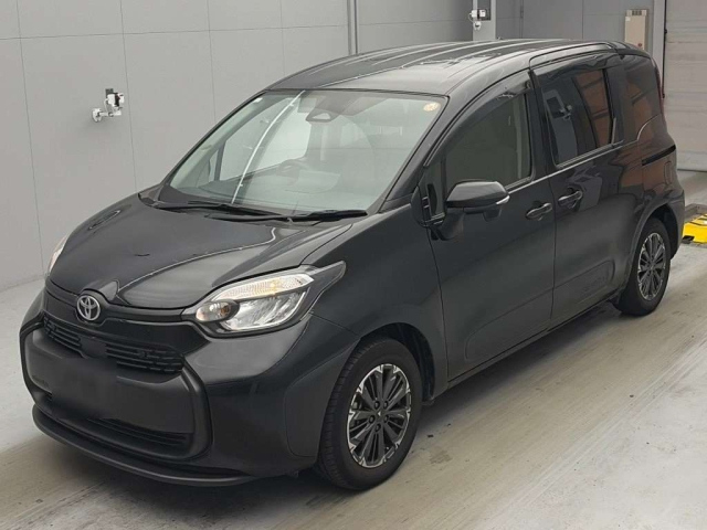 TOYOTA SIENTA — фото