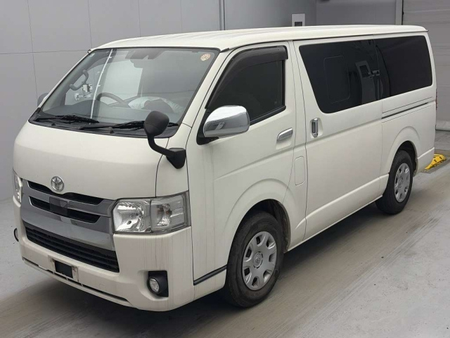 TOYOTA HIACE — фото