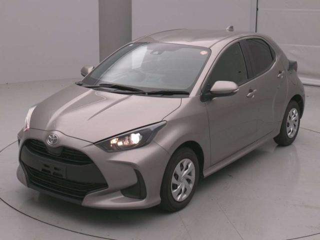 TOYOTA YARIS — фото