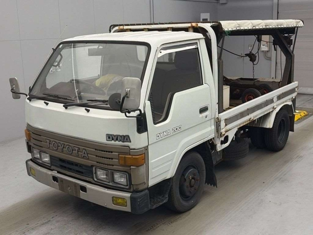 TOYOTA DYNA — фото