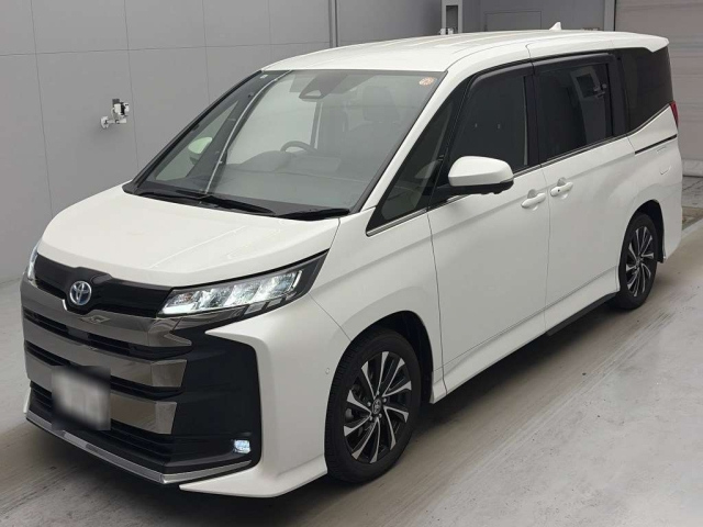 TOYOTA NOAH — фото