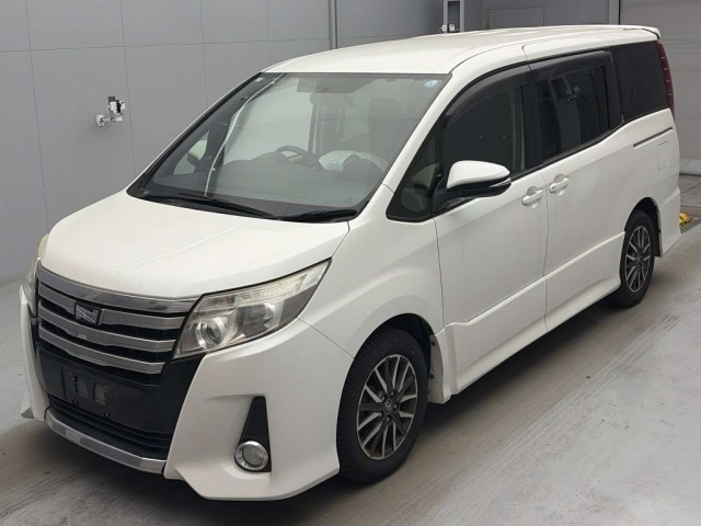 TOYOTA NOAH — фото
