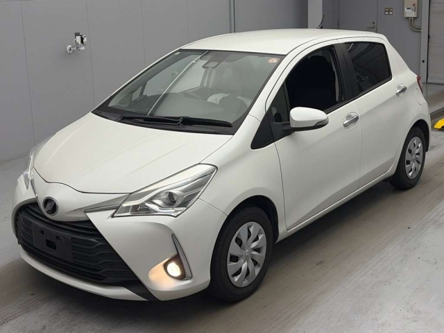 TOYOTA VITZ — фото