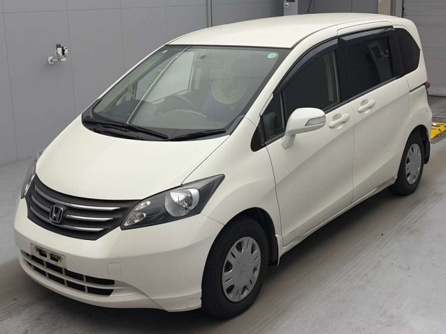 HONDA FREED — фото