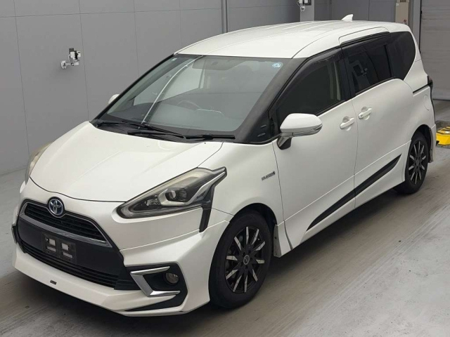 TOYOTA SIENTA — фото
