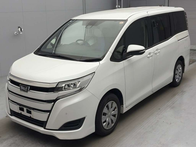 TOYOTA NOAH — фото