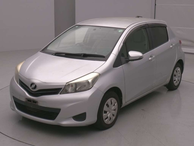TOYOTA VITZ — фото
