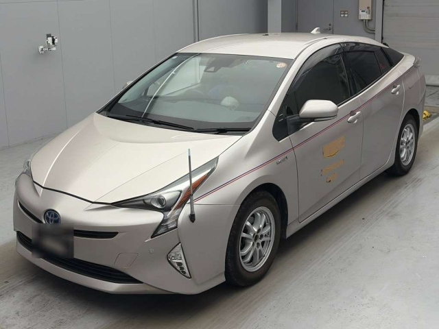 TOYOTA PRIUS — фото