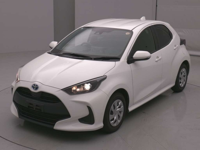 TOYOTA YARIS — фото