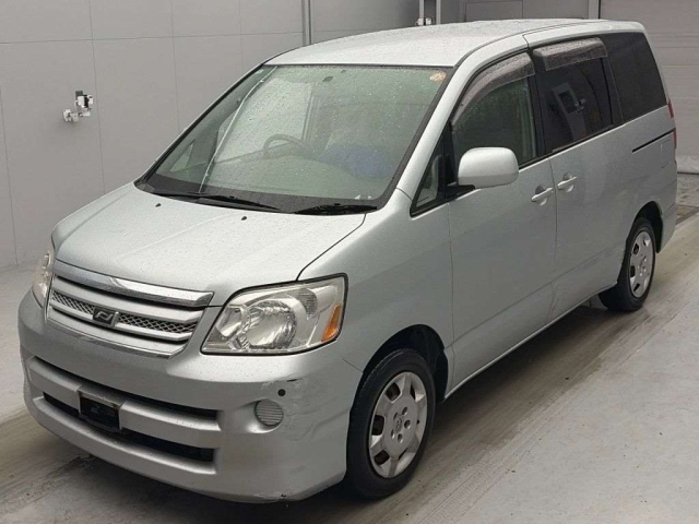 TOYOTA NOAH — фото