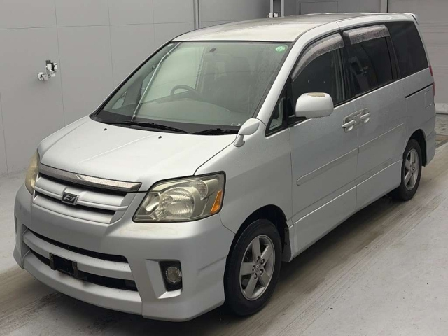 TOYOTA NOAH — фото