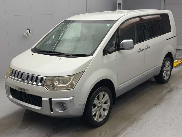 MITSUBISHI DELICA — фото