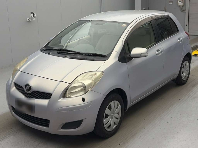 TOYOTA VITZ — фото