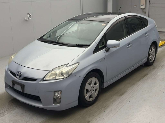 TOYOTA PRIUS — фото