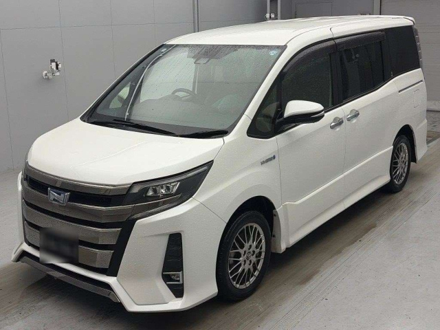 TOYOTA NOAH — фото