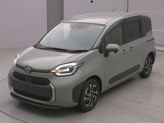 TOYOTA SIENTA — фото