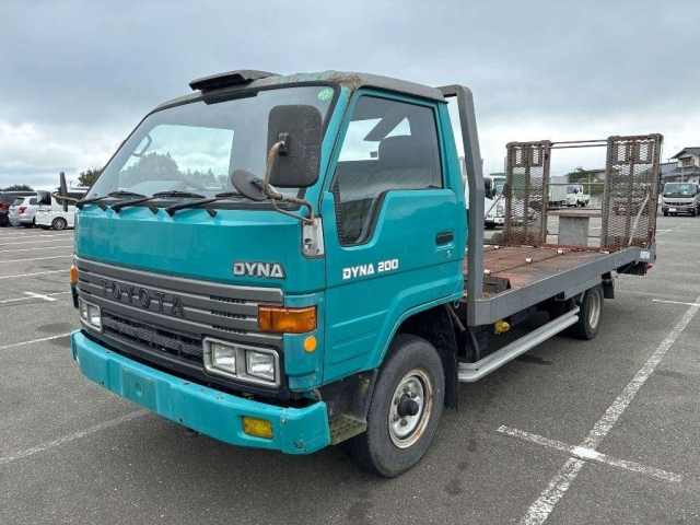 TOYOTA DYNA — фото