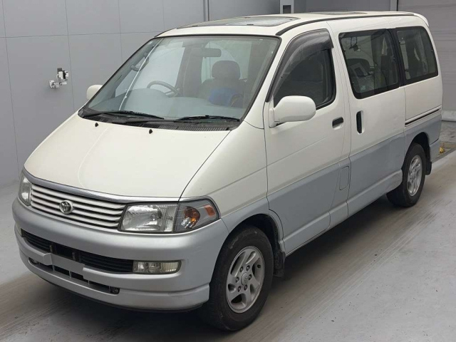 TOYOTA HIACE — фото