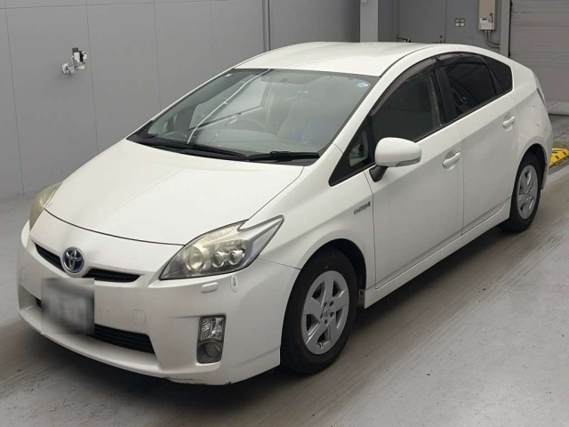 TOYOTA PRIUS — фото