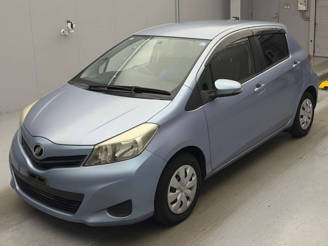 TOYOTA VITZ — фото