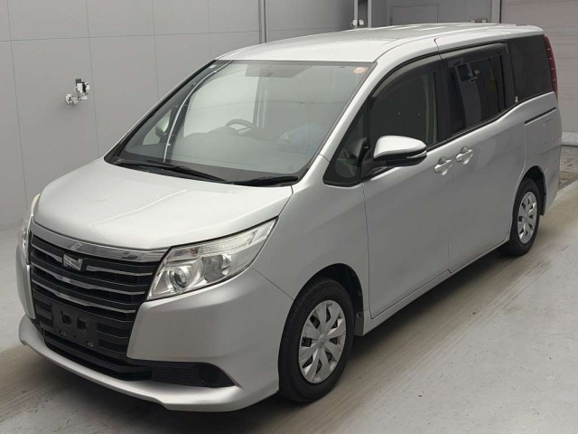 TOYOTA NOAH — фото