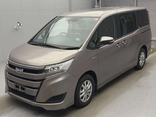 TOYOTA NOAH — фото