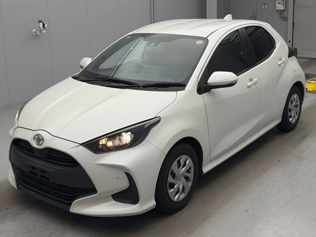 TOYOTA YARIS — фото