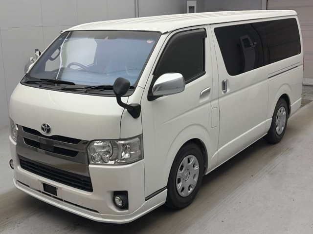 TOYOTA HIACE — фото