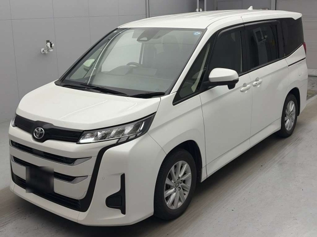 TOYOTA NOAH — фото