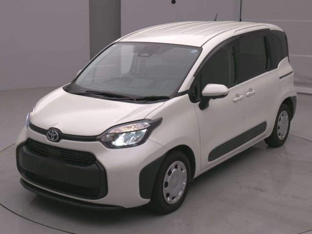 TOYOTA SIENTA — фото