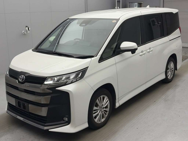 TOYOTA NOAH — фото