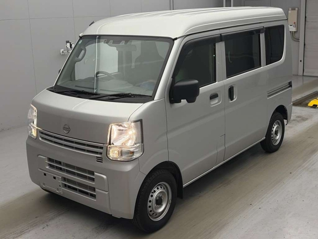 NISSAN CLIPPER — фото