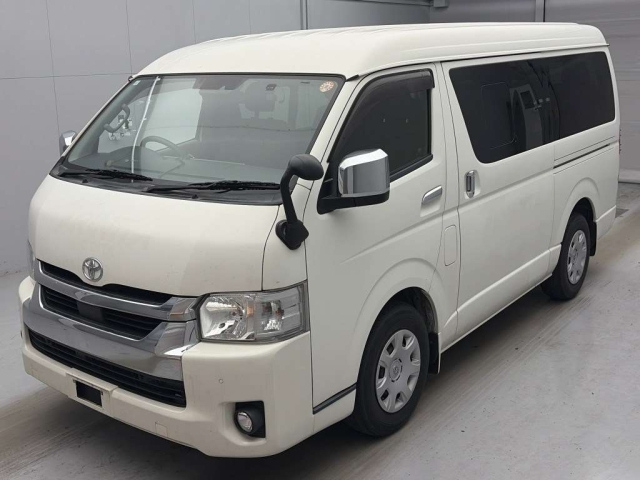 TOYOTA HIACE — фото