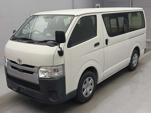TOYOTA HIACE — фото