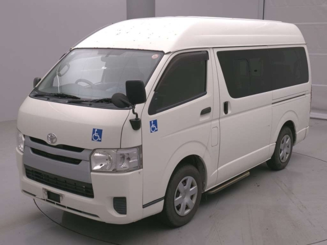 TOYOTA HIACE — фото