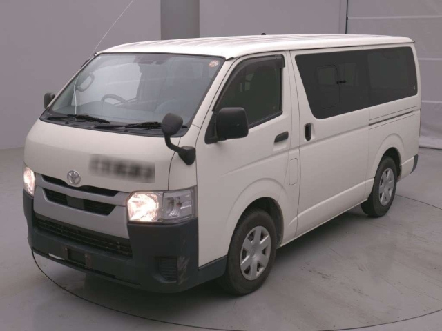 TOYOTA HIACE — фото