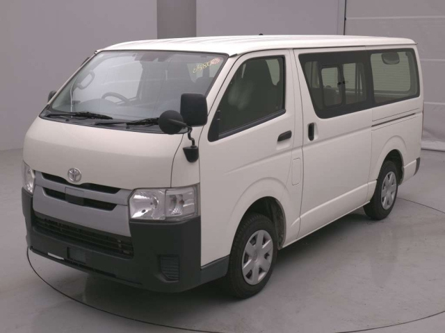 TOYOTA HIACE — фото