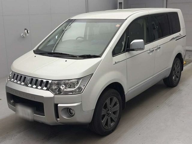 MITSUBISHI DELICA — фото