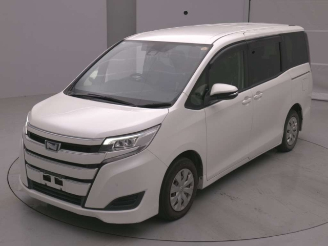 TOYOTA NOAH — фото