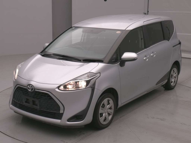 TOYOTA SIENTA — фото