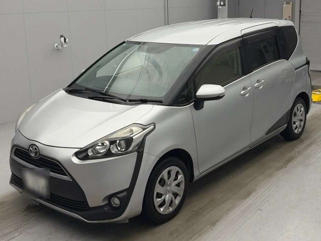 TOYOTA SIENTA — фото