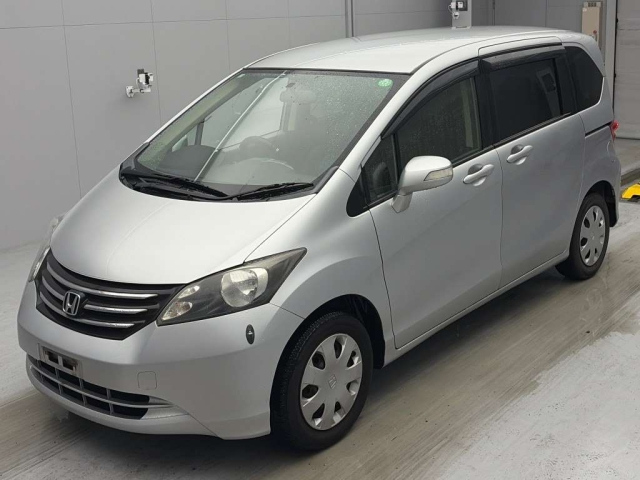 HONDA FREED — фото