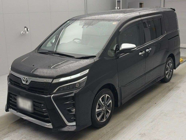 TOYOTA VOXY — фото