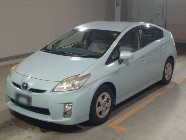 TOYOTA PRIUS — фото