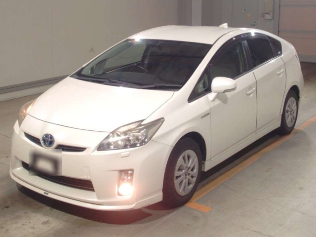 TOYOTA PRIUS — фото