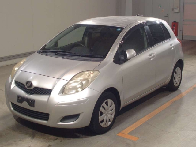 TOYOTA VITZ — фото